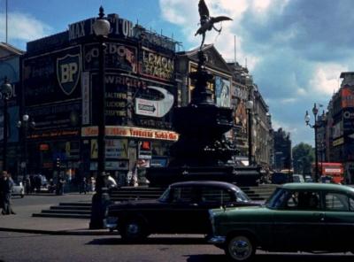 Piccadilly Circus 1961 2.jpg. Click on the picture to enlarge